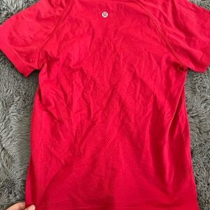 Lululemon cropped tee